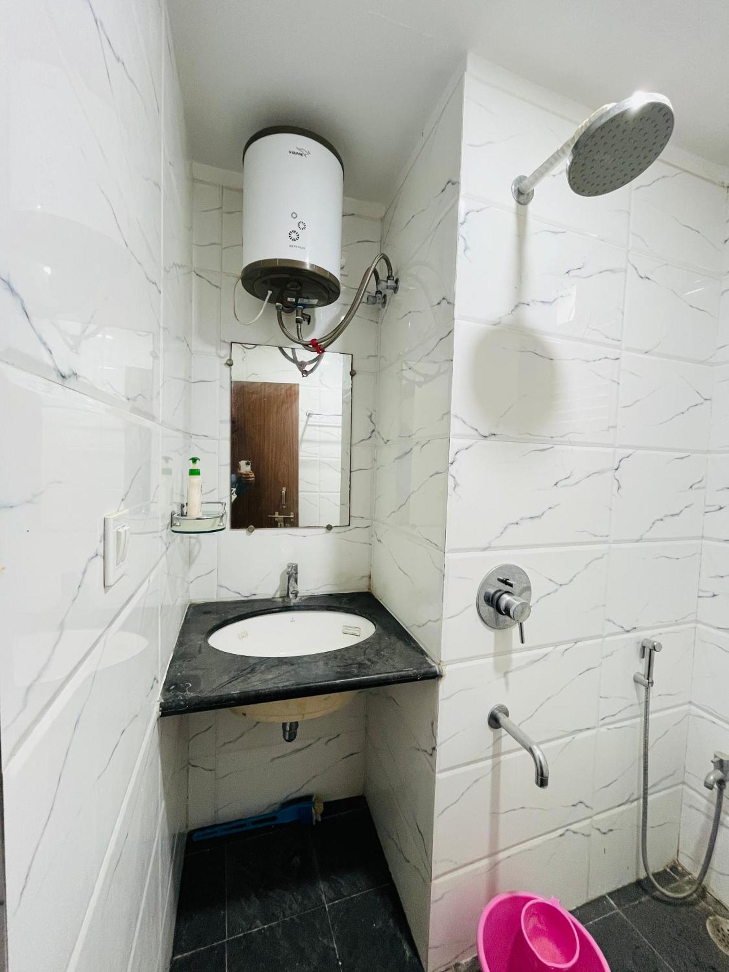 Hare Krishna Homes Jhalwa Allāhābād Junction Eksteriør billede