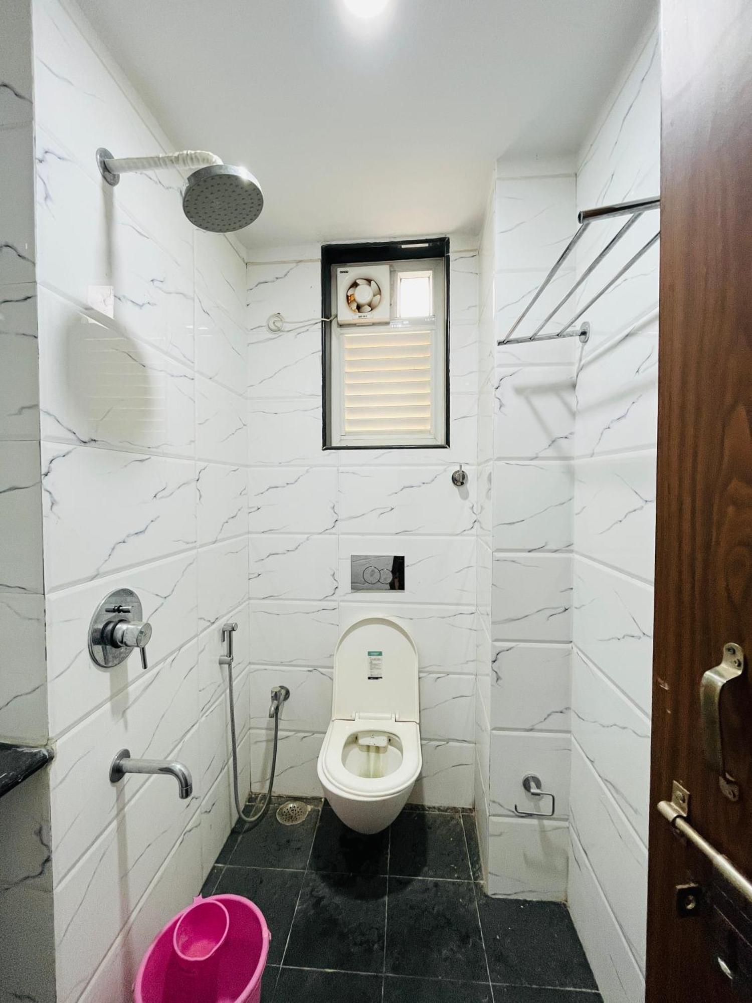 Hare Krishna Homes Jhalwa Allāhābād Junction Eksteriør billede